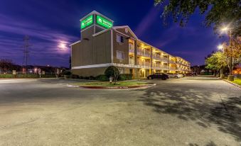 HomeTowne Studios Dallas - Mesquite