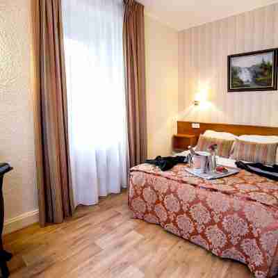 Logis Hôtel la Tête des Faux Rooms