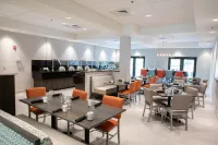 羅利卡瑞I-40沃爾納特街假日套房酒店 - 3星級