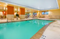 Holiday Inn Express & Suites Bloomington Hotel a Bloomington