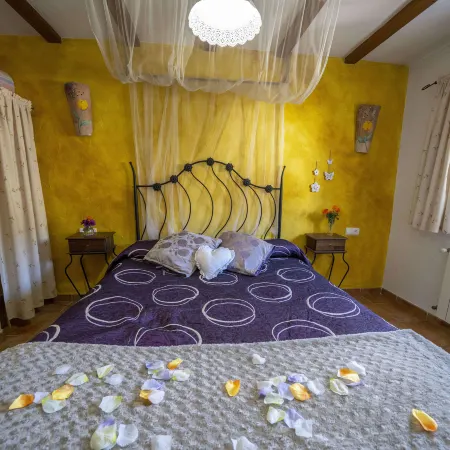 Romantic House for 2 or 4 People with Jacuzzi