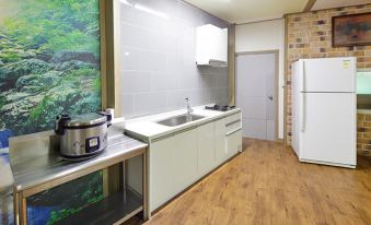 Yongin Seonnyeowa Namuggun Pension