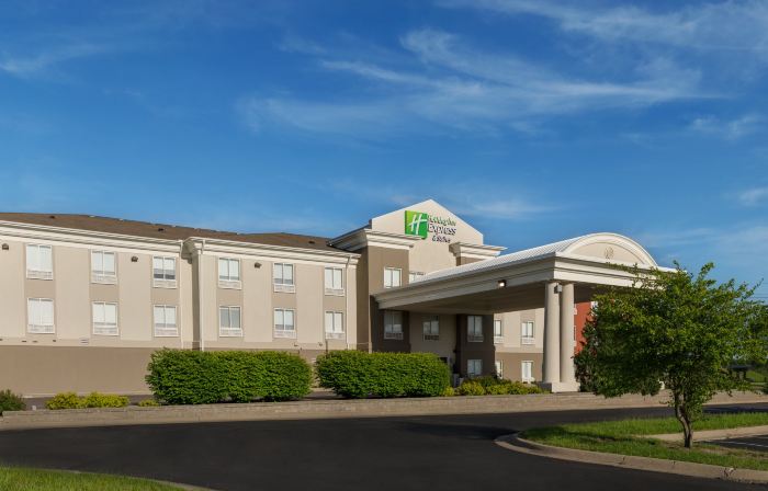 Holiday Inn Express & Suites Lawrence by IHG