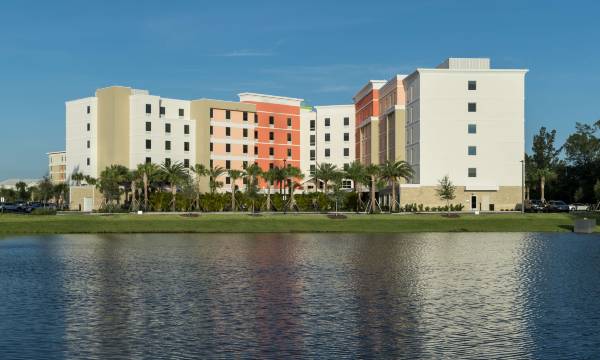 Hampton Inn & Suites Cape Canaveral Cruise Port