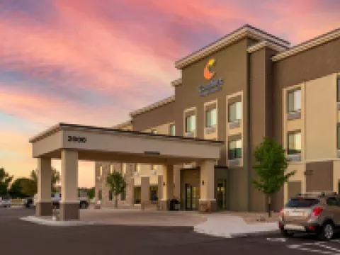 Comfort Inn & Suites Hotels in Nicollet County