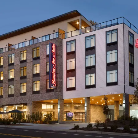 Hampton Inn and Suites Seattle/Renton