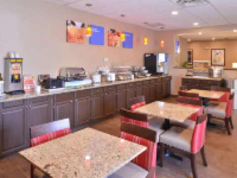 Comfort Inn & Suites Fayetteville-University Area Hotels in Washington County