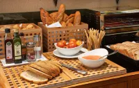 Hesperia Barcelona Presidente - breakfast