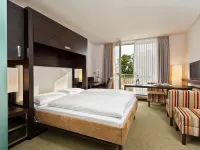 Radisson Blu Park Hotel & Conference Centre, Dresden Radebeul Отели рядом с достопримечательностью «Клотче»