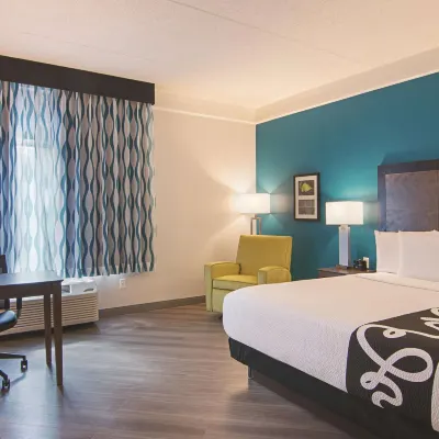La Quinta Inn & Suites by Wyndham Orlando UCF Hotels near Publix Super Market at Town Park