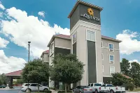 La Quinta Inn & Suites by Wyndham San Antonio Northwest