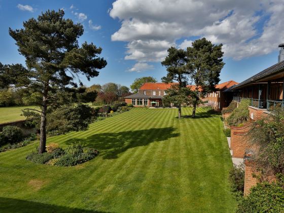 Knights Hill Hotel & Spa