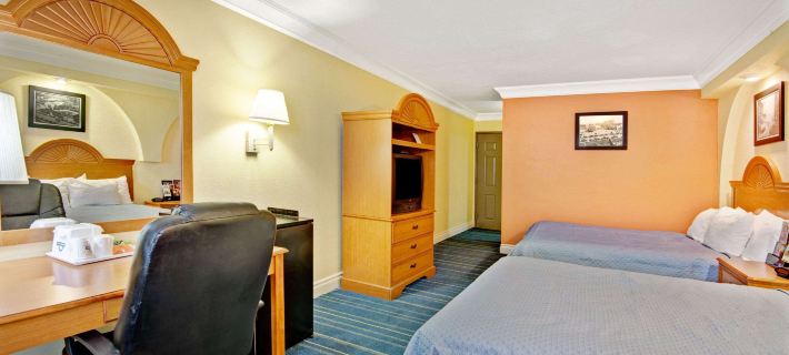 Days Inn by Wyndham San Antonio Airport Отели в г. Беар