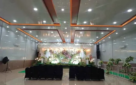 Cahaya Berlian Hotel Отели в г. Pamekasan