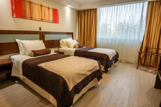 Hotel Libertador Отели рядом с достопримечательностью «Музей Сан-Франциско»