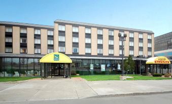 Quality Hotel & Suites at the Falls