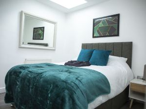 Modern Townhouse Apartment in Stratford Upon Avon with Wifi & Netflix