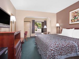 Days Inn by Wyndham Dublin GA