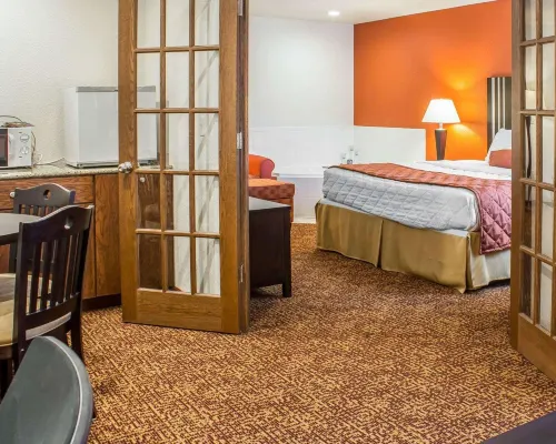 Rodeway Inn & Suites Near Okoboji Lake Hotels in Milford