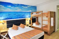 Club Aqua Plaza