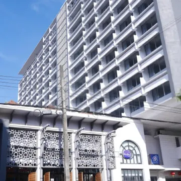Pearl Hotel Phuket Отели рядом с достопримечательностью «Прогулочная улица Пхукета»