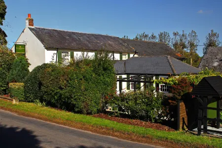 The Queen's Arms Отели в г. Хангерфорд