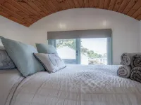 Rosemary - 1 Bedroom Shepherd's Hut - Amroth Hoteles en Amroth