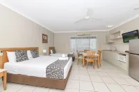 Cascade Motel in Townsville - parking