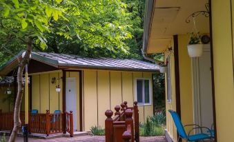 Comfortable Bungalow for Two in the Heart of the Forest