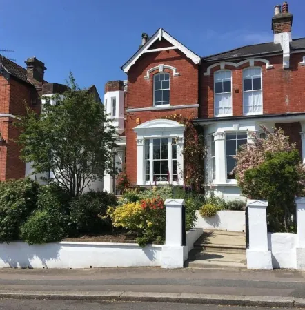 Anne’s House Отели рядом с достопримечательностью «Pett Level Beach»