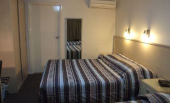 a hotel room with two beds , one on the left and one on the right side of the room at Streaky Bay Hotel Motel