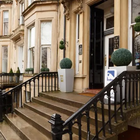 The Belhaven Hotel Отели рядом с достопримечательностью «Больница «Гартнейвел»»