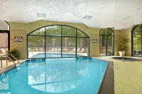 Hilton Atlanta Northeast - С бассейном