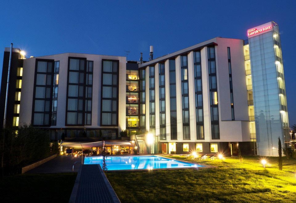 2. 힐튼 가든 인 ..