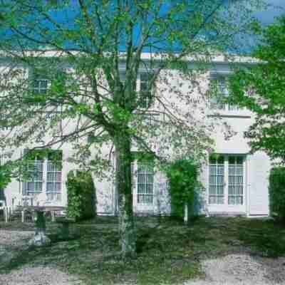 Le Manoir de l'Antiquite Hotel Exterior