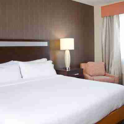 Holiday Inn Express & Suites Watertown-Thousand Islands Rooms