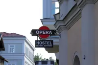 Opera Hostel Hotel di 