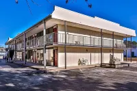 Candlewick Inn and Suites - Mountain view