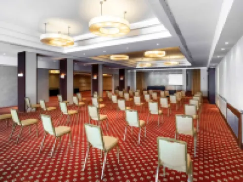 メルキュール デルフィノ タラント