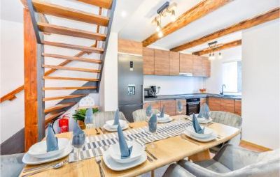 Three-Bedroom Holiday Home Nice Home in Stubicke Toplice with 3 Bedrooms, Outdoor Swimming Pool and Heated Swimming Pool Photo