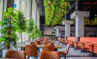 VOGO Grand Hotel - Formerly Best Western Plus Hotel Academic City