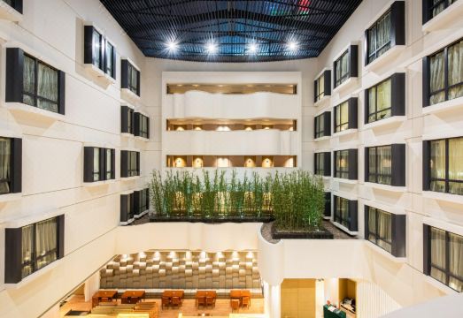 호텔 내부 비교 사진