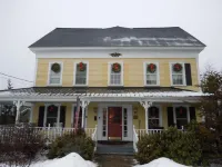 Kearsarge Inn - parking