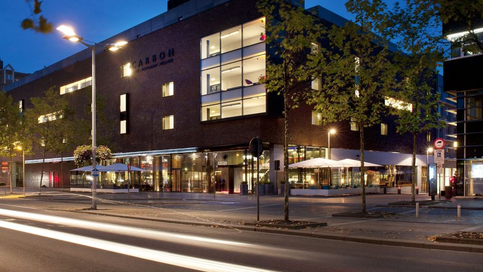 Carbon Hotel