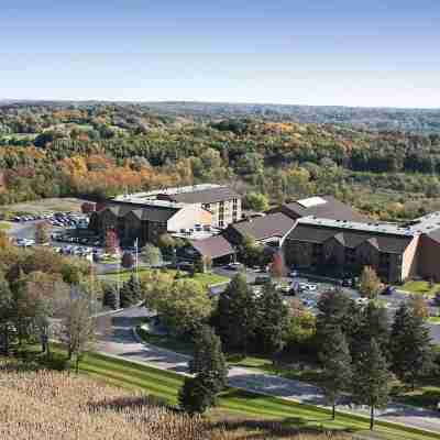 Timber Ridge Lodge and Waterpark Hotel Exterior