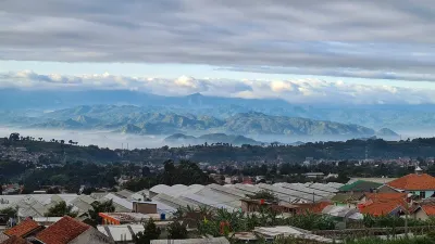 Villa de Pabrik Lembang Hotels near Orchid Forest Cikole