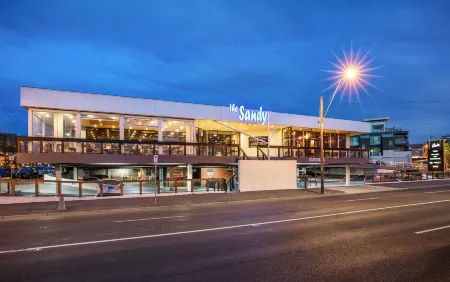 Nightcap at Sandringham Hotel Отели в г. Сандрингем