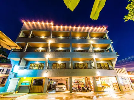 Srichada Hotel Khaolak Отели рядом с достопримечательностью «Beyond Boxing Stadium - Bang Neang Khaolak»