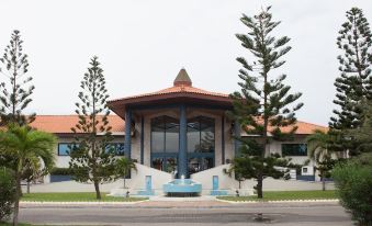 8. La Palm ..