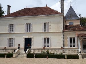 Le Logis Des Bessons